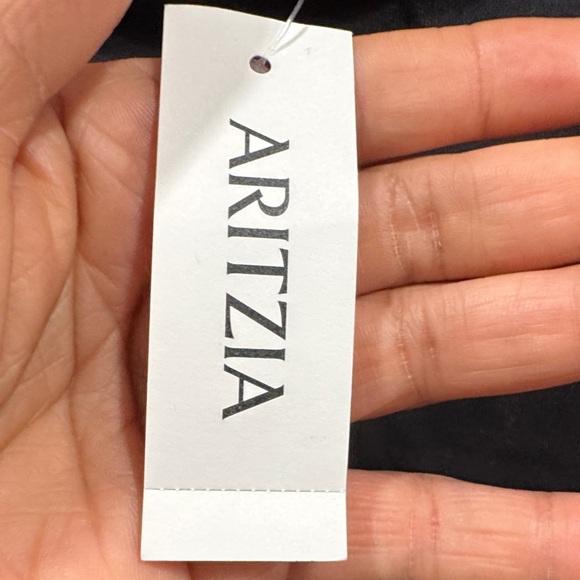 Aritzia
Contour Squareneck Longsleeve Mini dress - Picture 9 of 13